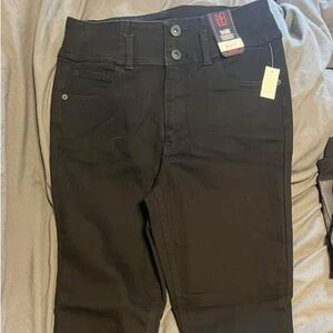 No Boundaries Black Capris